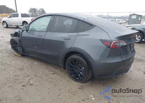 2022 Tesla Model Y Long Range Dual Motor All-Wheel Drive z USA, uszkodzony, nr VIN 7SAYGDEE4NF447159
